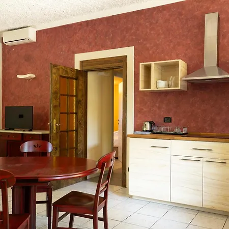 דירה Borgo Segreto Del Garda מונזמבנו
